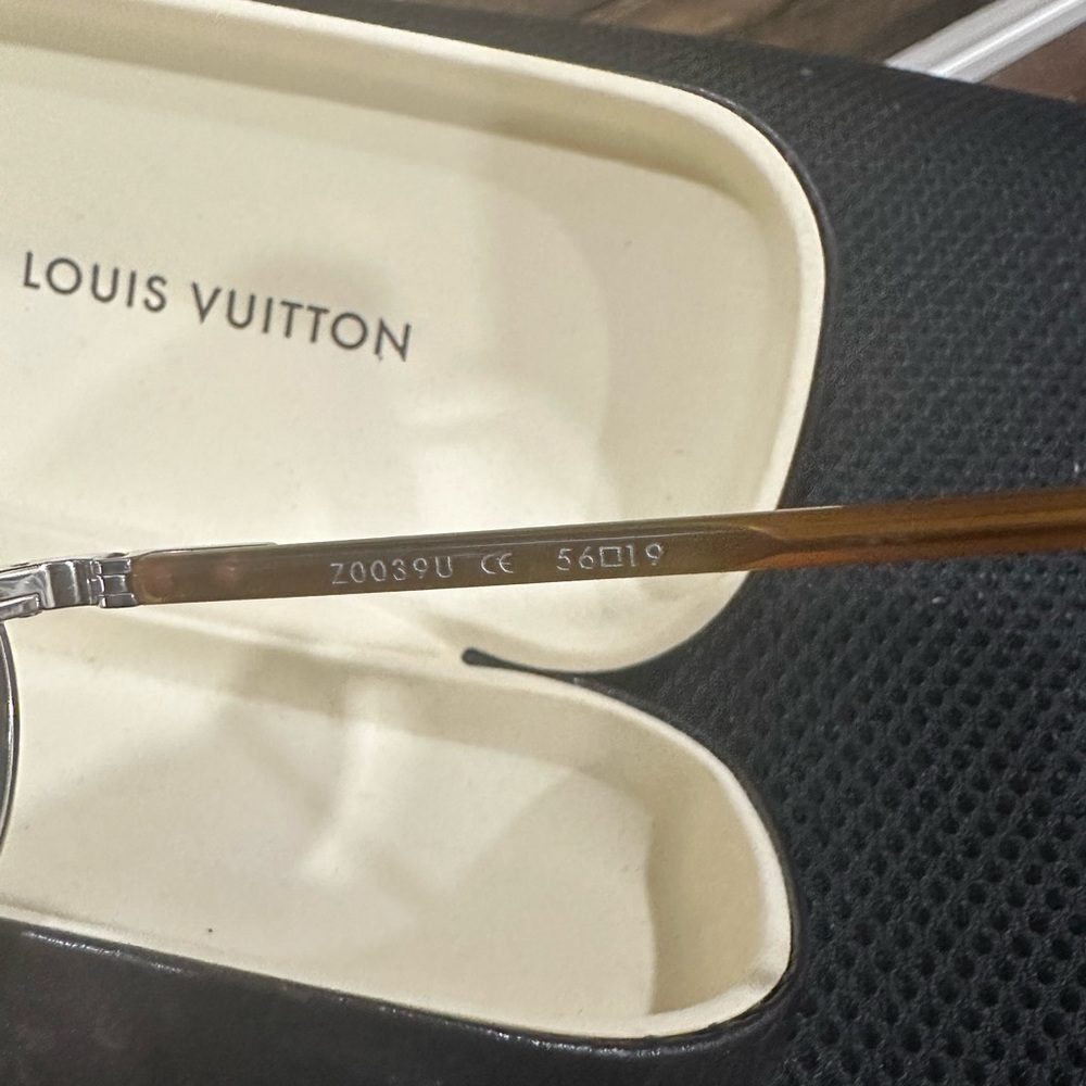 AUTHENTIC Louis Vuitton Men’s sunglasses. - Picture 7 of 12